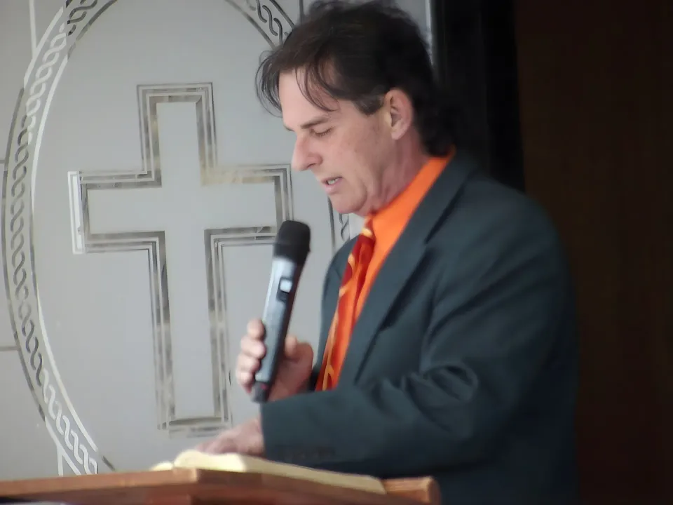 Pastor Tony Redmon preaching at New Life Assembly of God in Leitchfield, Kentucky